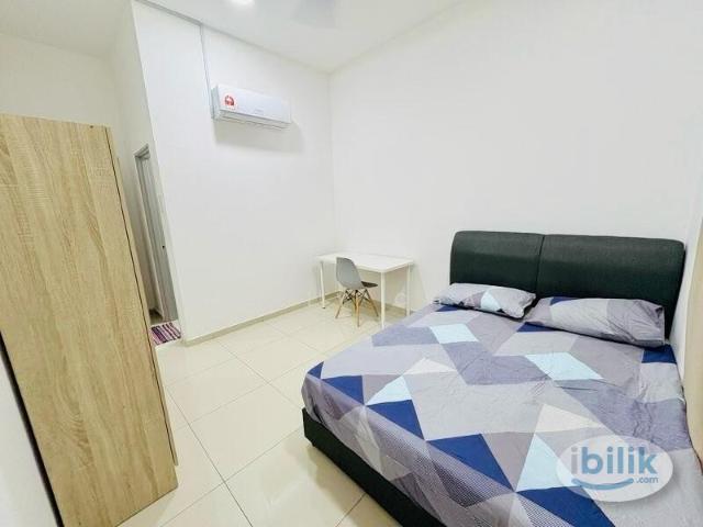 Condo. Own Bath, Master A/C Room at Taman Bukit Serdang, Seri Kembangan
