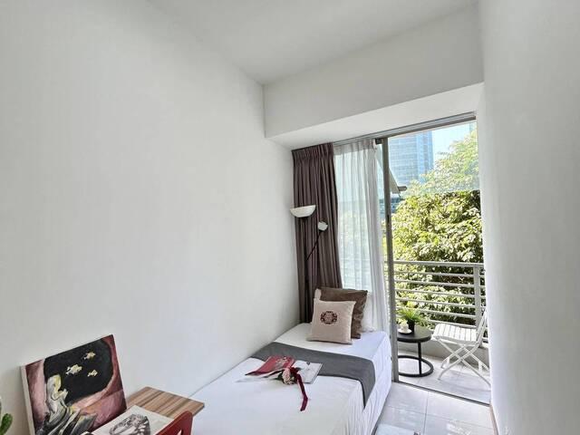 Condo Room With Outdoor Balcony MBFC/Asia Square/Marina One/MBS