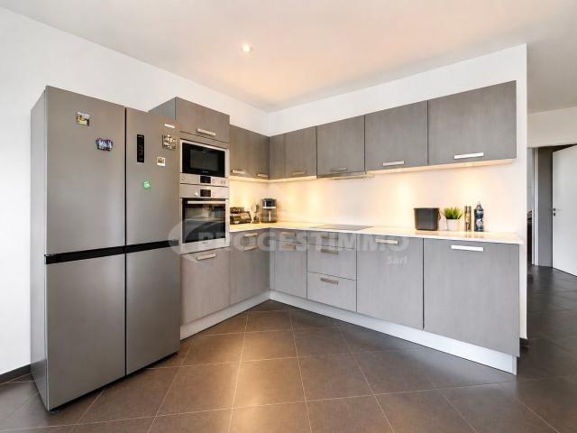 Condominium apartment with 4 rooms on sale in PROCHE DE TOUTES COMMODITÉS 106 m² | dreamo. Ch
