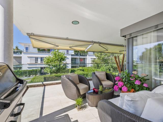 Condominium apartment with 4.5 rooms on sale in Coppet 173 m² | dreamo. Ch