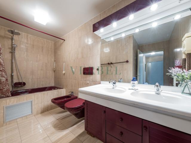 Condominium apartment with 4.5 rooms on sale in Magnifique appartement au centre de Montreux 120 m² | dreamo. Ch