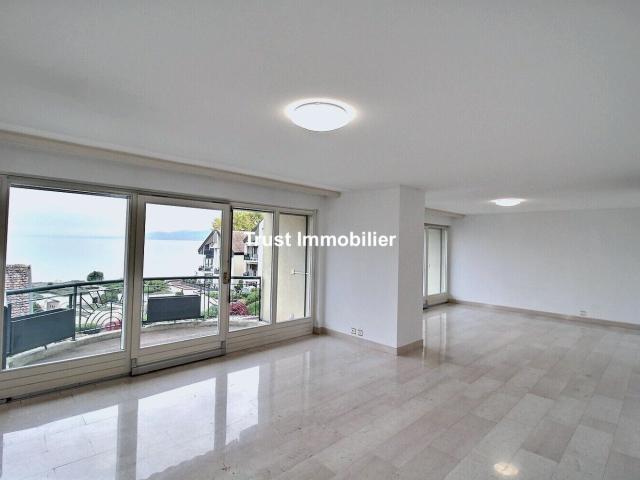 Condominium apartment with 7 rooms on sale in Villeneuve Première ligne du lac 172 m² | dreamo. Ch