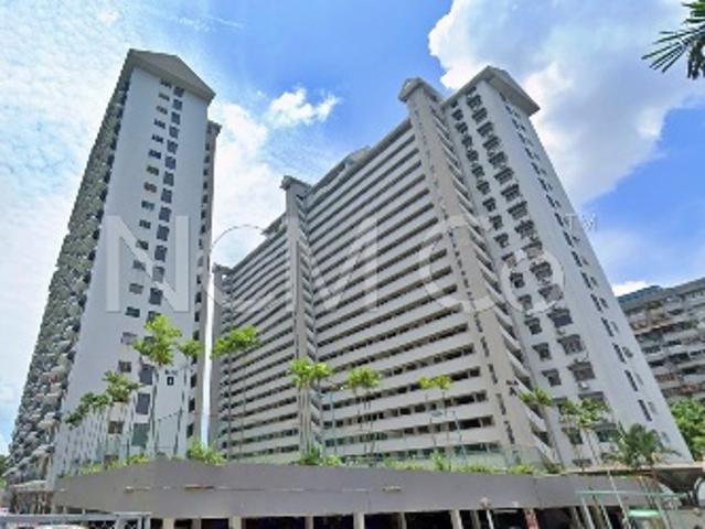 Condominium, Corner Lot, Medium Cost