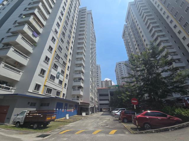 Condominium in Kota Damansara For Sale
