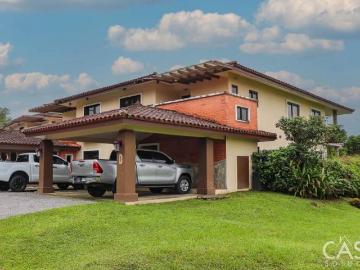 Condominio de 2 habitaciones en Boquete Country Club con lindas vistas