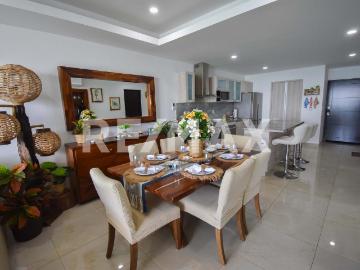 Condominio en venta frente al mar en el Malecón de Mazatlán