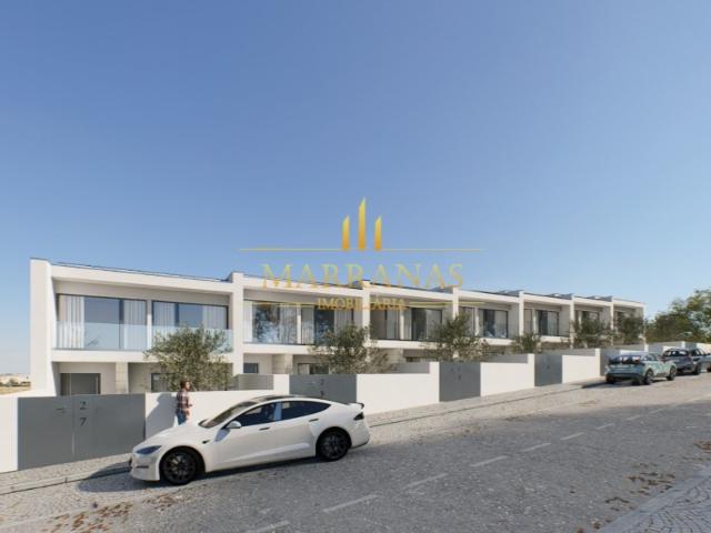 Condomínio fechado c/ piscina Casas das Oliveiras