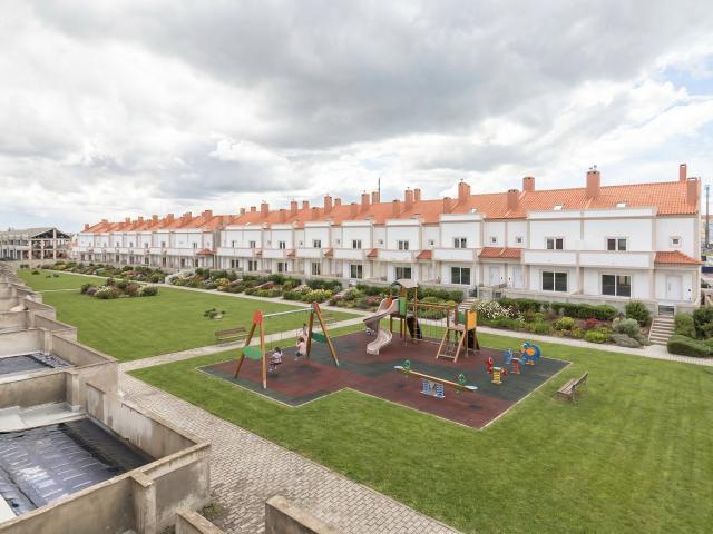 Condominio Fechado Moradia Nova T3 +Sotão e Garagem Canto Pinheiro