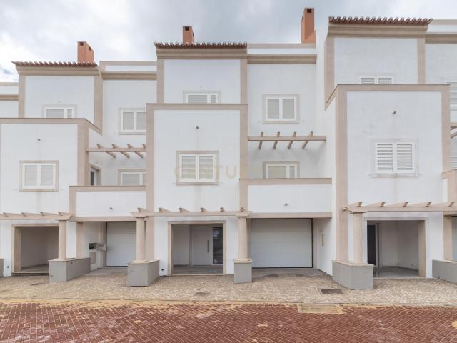 Condominio Fechado Moradia Nova T3 +Sotão e Garagem Canto Pinheiro