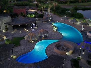 Condominio 313 en Punta Nopolo cerca del área de Loreto con Marina