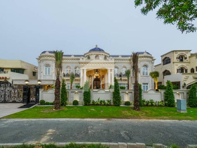 Coner 2 kanal faisal rasool designer house for sale near park or market