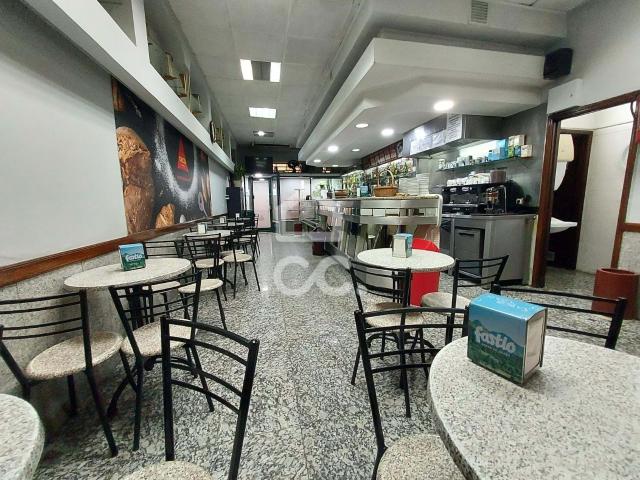 Confeitaria totalmente equipada – junto ao cruzamento do Amial