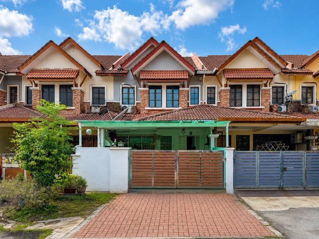 CONFIRM CHEAPEST RENOVATED 2 Storey Terrace Bdr Nusaputra Presint 1