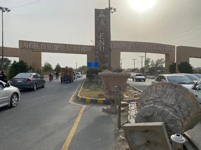 Confirm 10 Marla Super Builder Beautiful Location Plot For Sale Back Of Lahore LDA AVENUE ID 71864