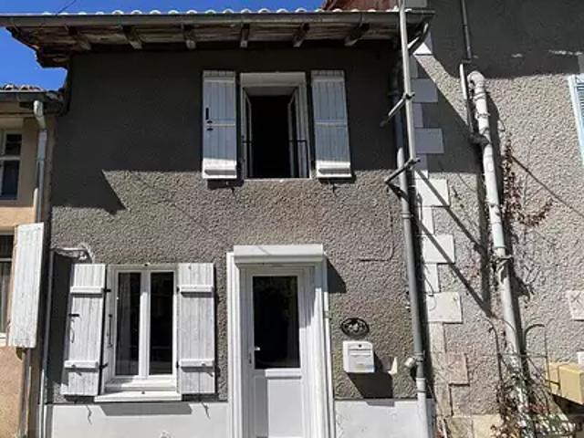Confolens 16500 Achat / Vente maison 3 pièces t3 au dernier étage
