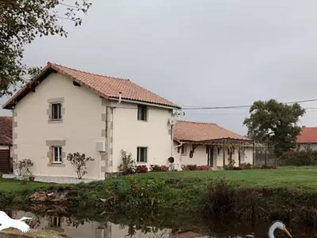 Confolens 16500 Achat / Vente maison 5 pièces t5 parking