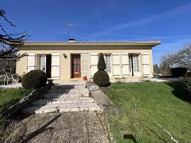 Confolens 16500 Achat / Vente maison 7 pièces t7 terrasse parking