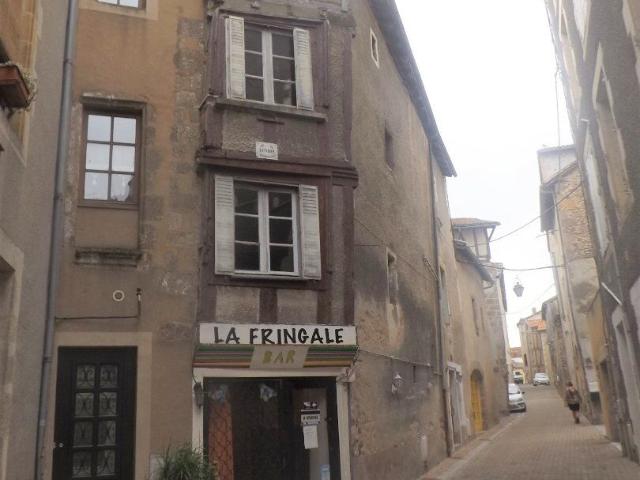 Confolens bar/restaurant apartments/chambres d'hotes ou maison en centre ville