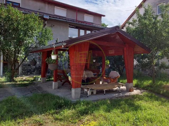 Confort și spațiu – Casă de închiriat cu 3 dormitoare și curte