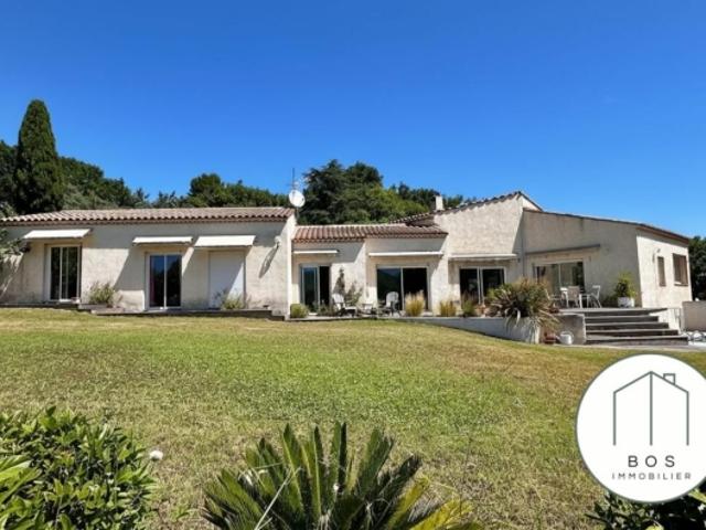 Confortable villa avec piscine et tennis