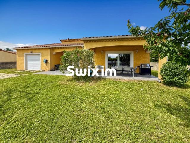 Confortable villa de plain pied avec garage, terrain de 1285m²