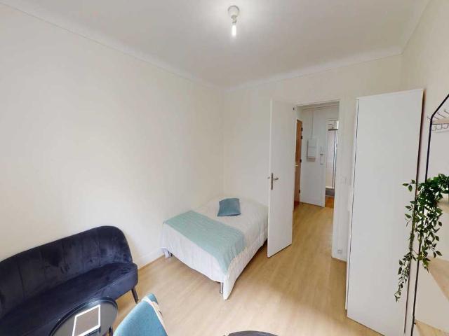 Chambre à Paris Rue De Saussure, Batignolles