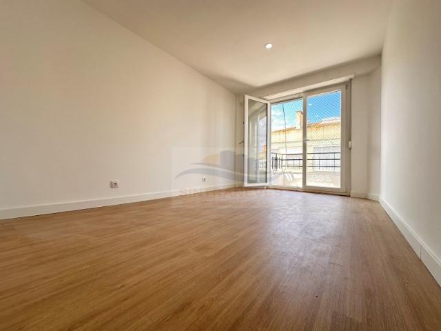 Conforto e Qualidade na Damaia de Cima T2 Totalmente Remodelado