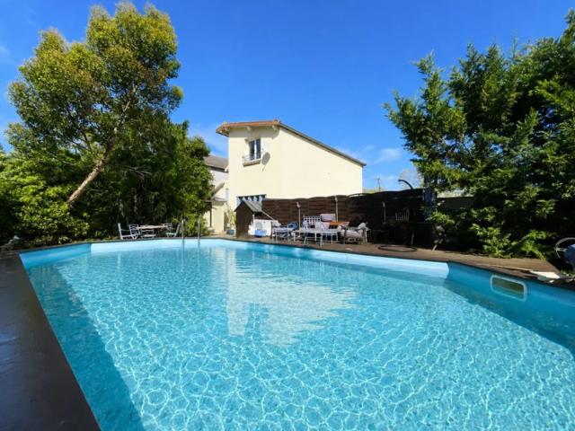 Conflans Sainte Honorine MAISON PLAISIR avec GRAND TERRAIN et PISCINE