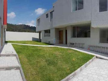 Conjunto Cerrado de 18 casas