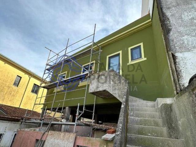 Conjunto de 6 casas ao Metro | 25053893501