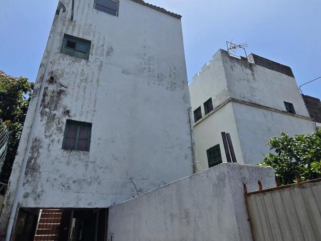 Conjunto de 2 edificaciones y terreno urbano en Los Llanos de Aridane