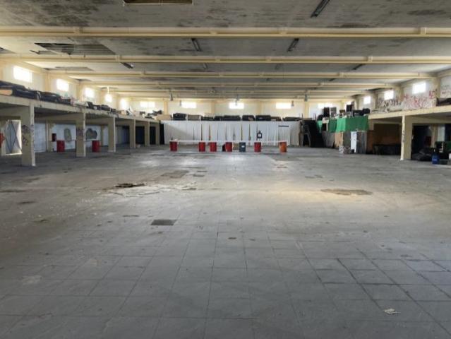 Conjunto de 3 Armazéns inseridos em terreno com 11.600 m²
