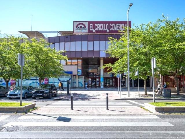 Conjunto de 3 locales en venta en centro comercial – 307 m² totales y excelente visibilidad