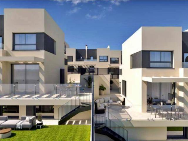 Conjunto residencial con vistas al mar – 3 plantas, sótano y solárium