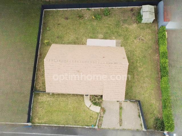 CONNERRÉ – Pavillon de plain pied 3 chambres avec garage et jardin clos