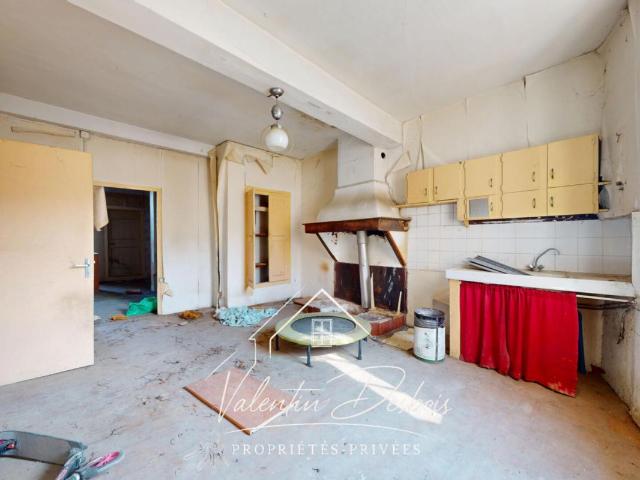CONQUES SUR ORBIEL MAISON A RENOVER GARAGE