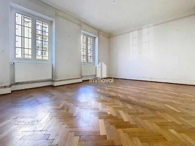 CONSEIL DES XV IMMEUBLE 378m2