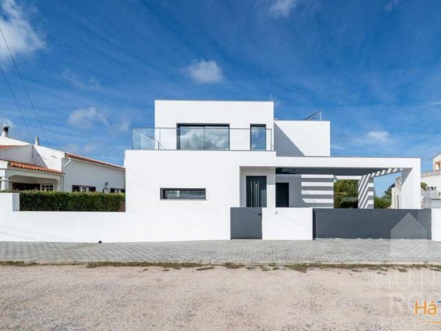 Construção nova com piscina | 26054059135