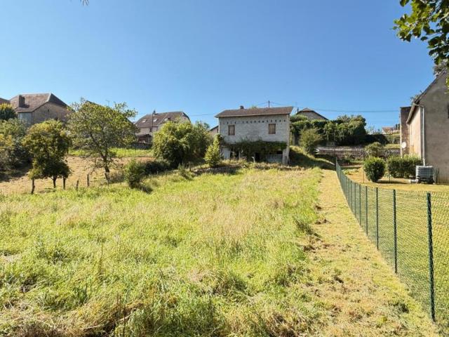 Construction de 1985 à réhabiliter sur terrain de 950 m2