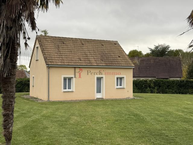 CONSTRUCTION RECENTE SUR UN VASTE TERRAIN PROCHE BELLÊME