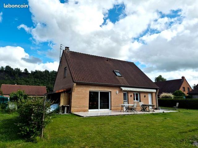 Construction traditionnelle de 131m², 4 chambres, terrain de 994m²
