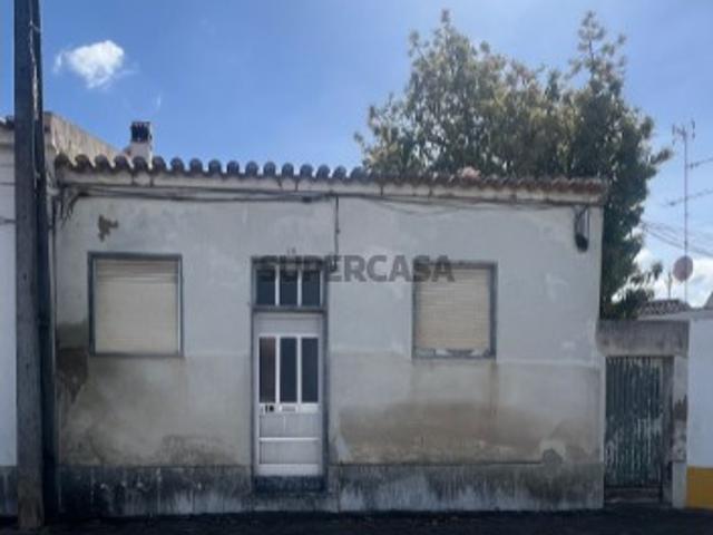 Construa aqui o seu futuro situada em Nossa Senhora das Neves Beja