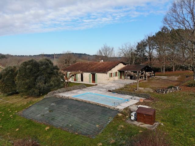 Construit en pierre, rénové avec goût