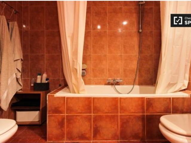 Cool room en alquiler en apartamento de 6 dormitorios, L’Esquerra