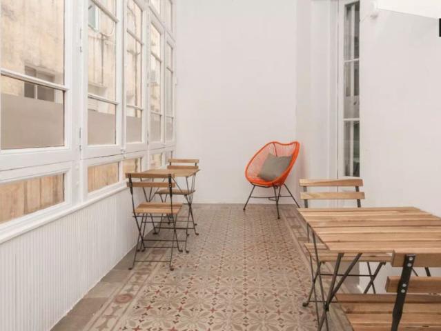 Cool room for rent in 9 bedroom apartment in Gracia