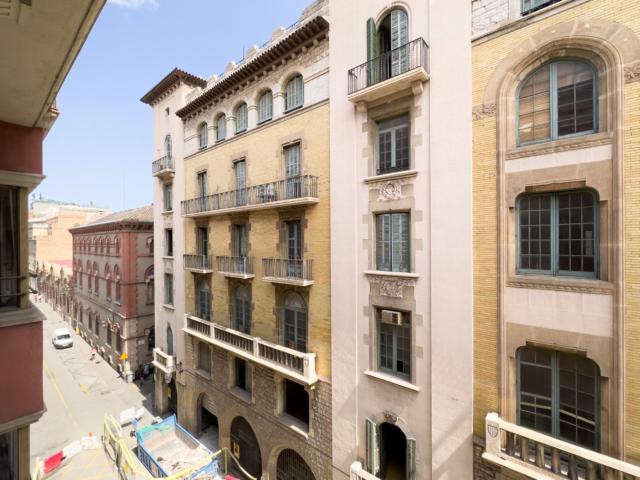 Cool single bedroom within easy reach of Plaça de Catalunya