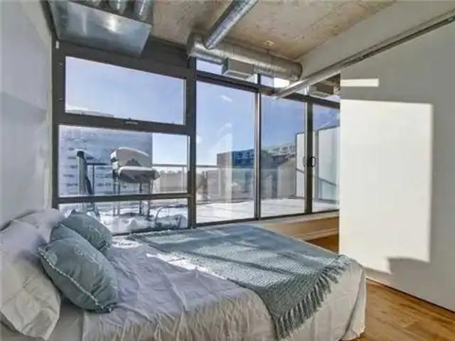 Cool Urban Condo Amazing Queen West!