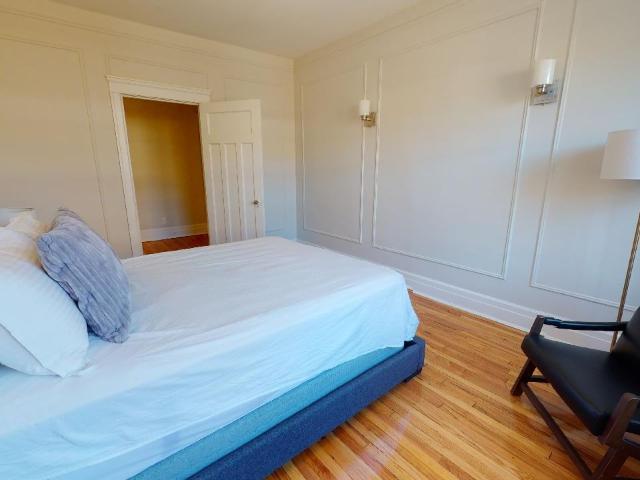Coolbrook & Cote Saint Luc 2 Bedroom Apartment for Rent at 4454 Av Coolbrook, Montréal, QC H4A 3G2 Norte Dame De Gráce