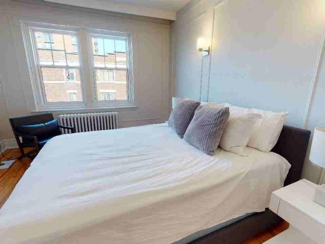 Coolbrook & Cote Saint Luc 2 Bedroom Apartment for Rent at 4454 Av Coolbrook, Montréal, QC H4A 3G2 Norte Dame De Gráce