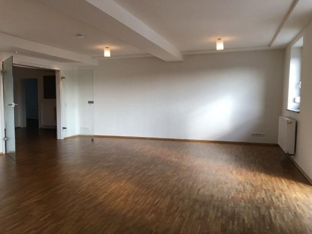 Coole Stadtwohnung mit Einbauküche, hinter´m Rathaus, 4 Zimmer, eleg.Ausstattung, Garage, Lift